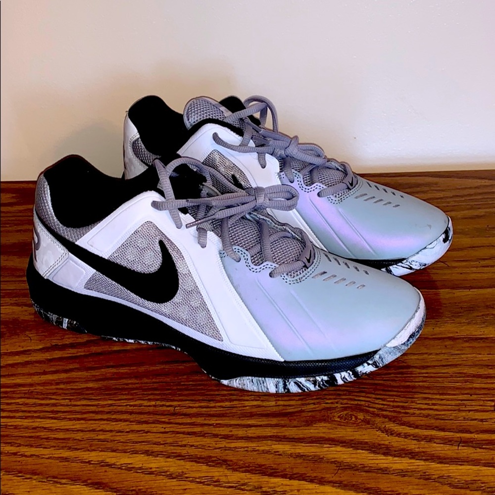 Nike Men's Air Maven Low Basketball Shoe